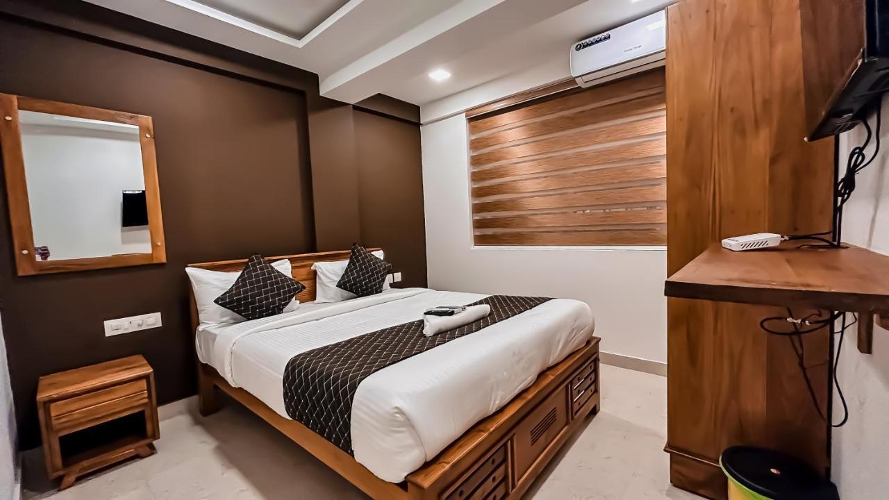 Emerald Inn Kochi Esterno foto