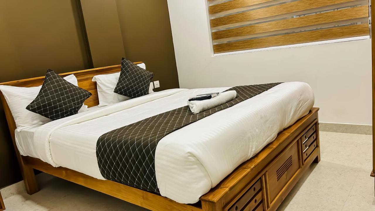 Emerald Inn Kochi Esterno foto